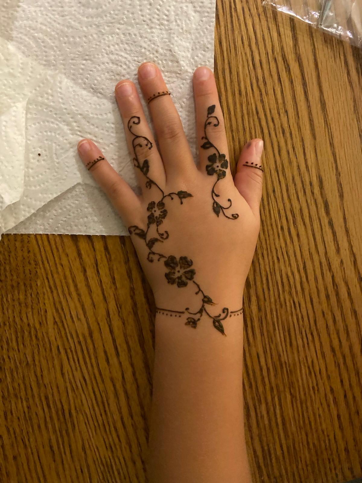 Kids' floral vine henna design